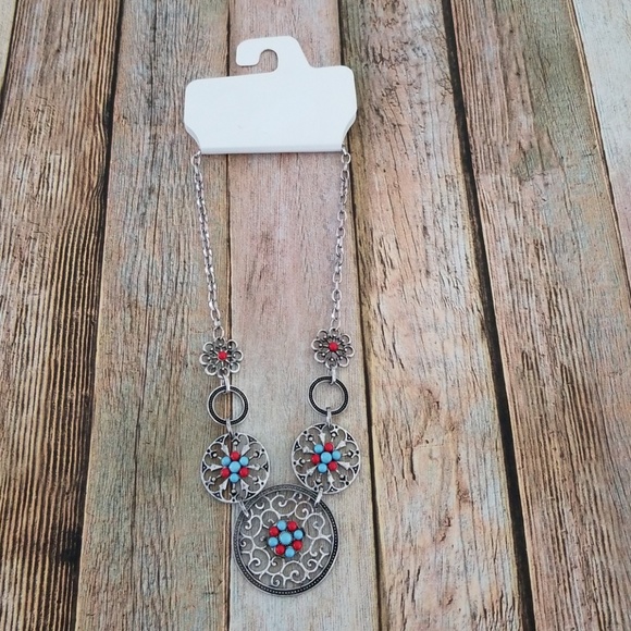 Color Jewelry - NWT COLOR Brand Ladies Necklace